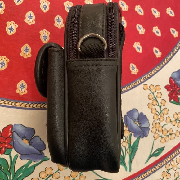 View I Y2K I Black Point & Shoot Camera Bag - Picture 8 of 16